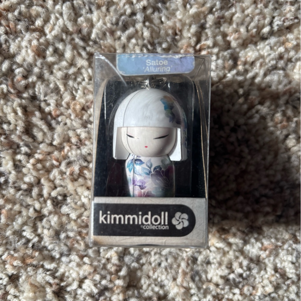 Kimmidoll Collectible “Satoe (Alluring)” Figurine Keychain
